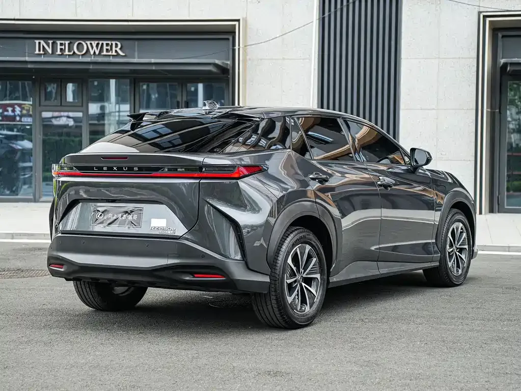 Lexus RZ — фото 2