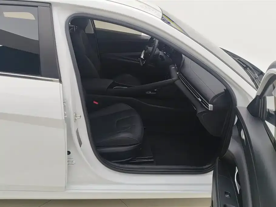 Hyundai Elantra 2021 из CN, фото 2