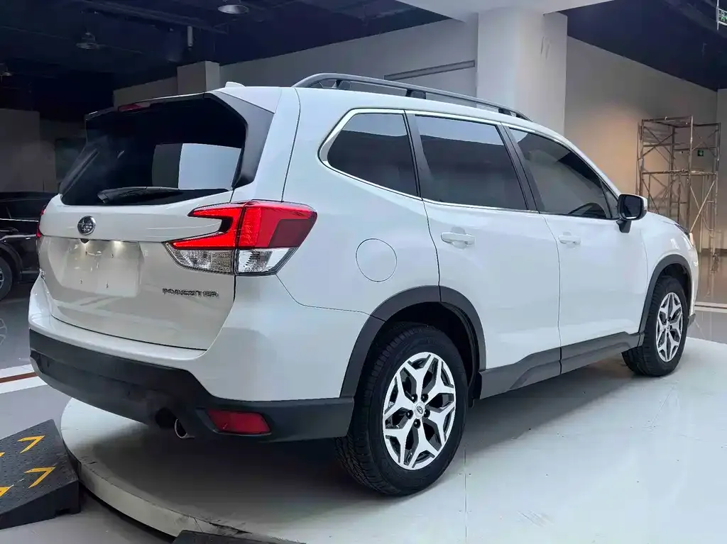 Subaru Forester — фото 8