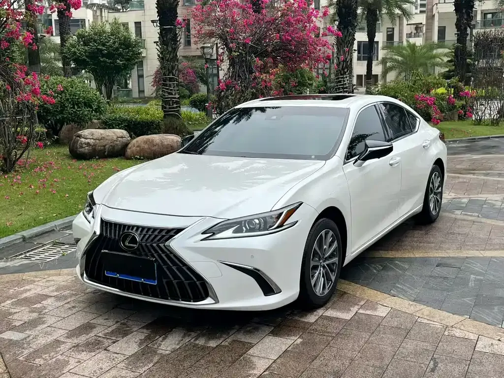 Lexus ES — фото 1