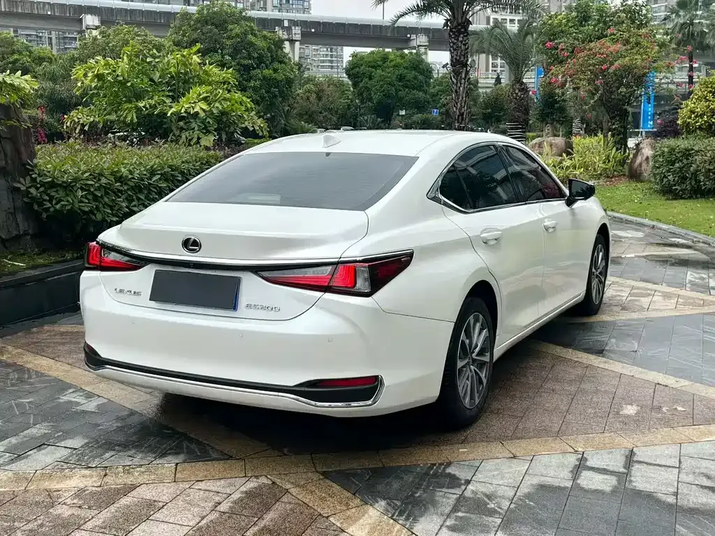 Lexus ES — фото 9