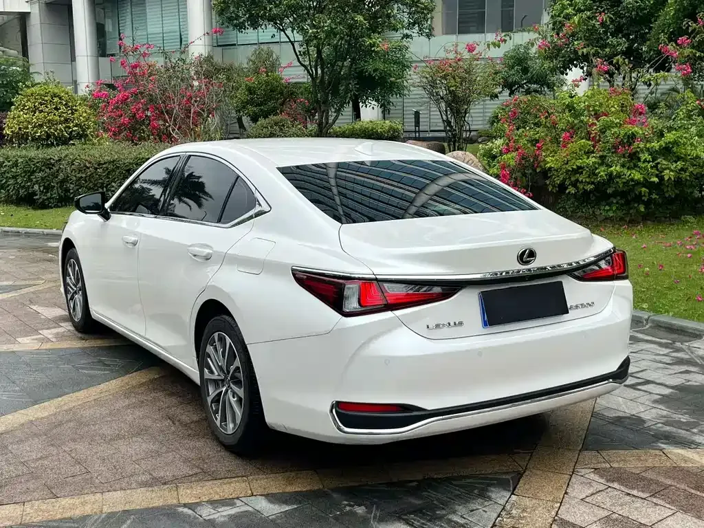 Lexus ES — фото 8
