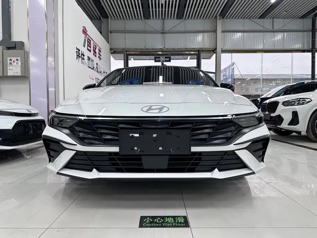 Hyundai Elantra — фото 4