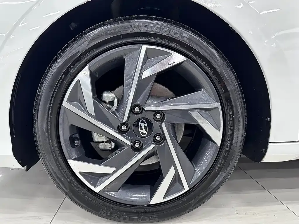 Hyundai Elantra — фото 2