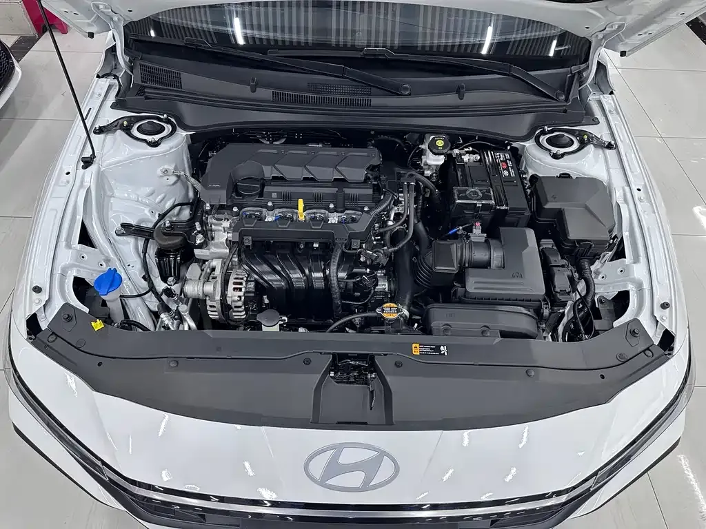 Hyundai Elantra — фото 6