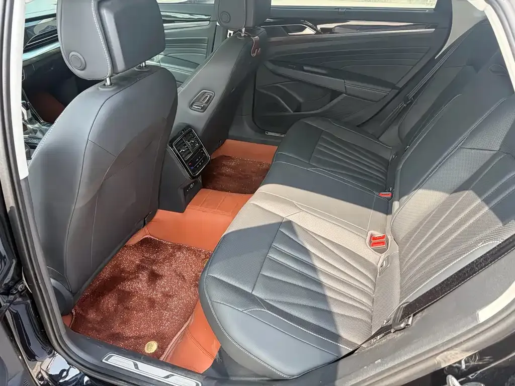 Volkswagen Passat — фото 10