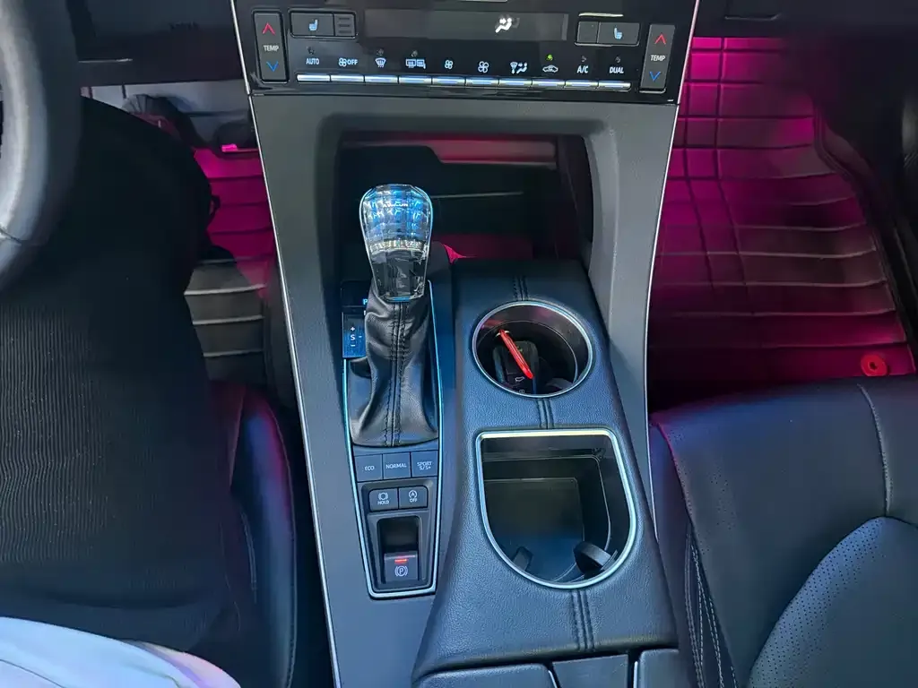 Toyota Avalon 2021 из CN, фото 7
