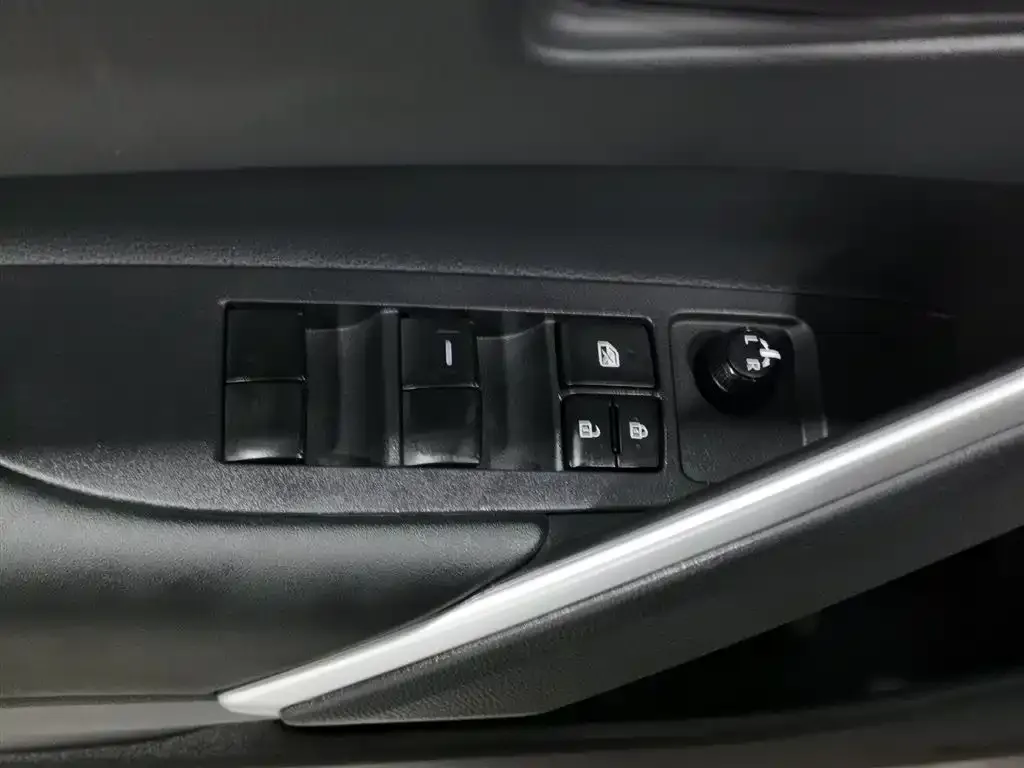 Toyota Corolla Cross 2024 из CN, фото 2