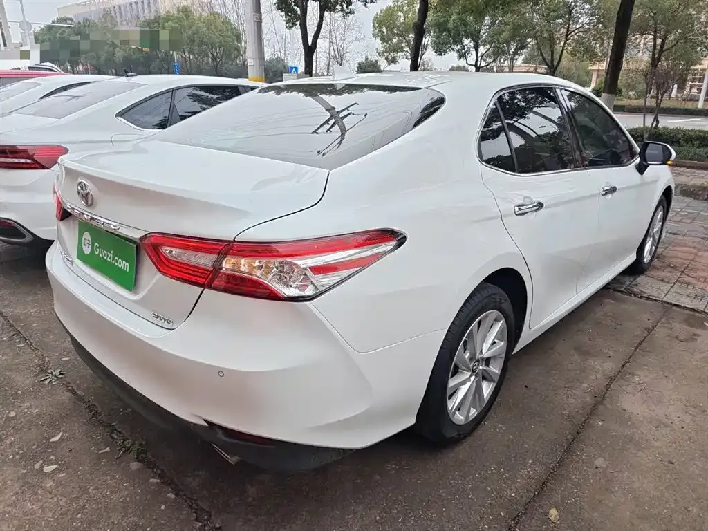 Toyota Camry — фото 6