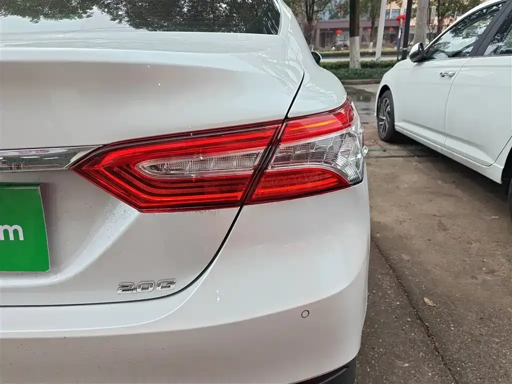 Toyota Camry — фото 7