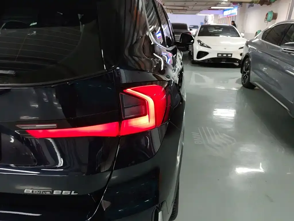 BMW iX1 2024 из CN, фото 2