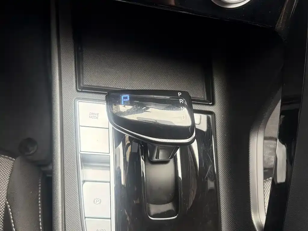 Hyundai Elantra 2023 из CN, фото 4