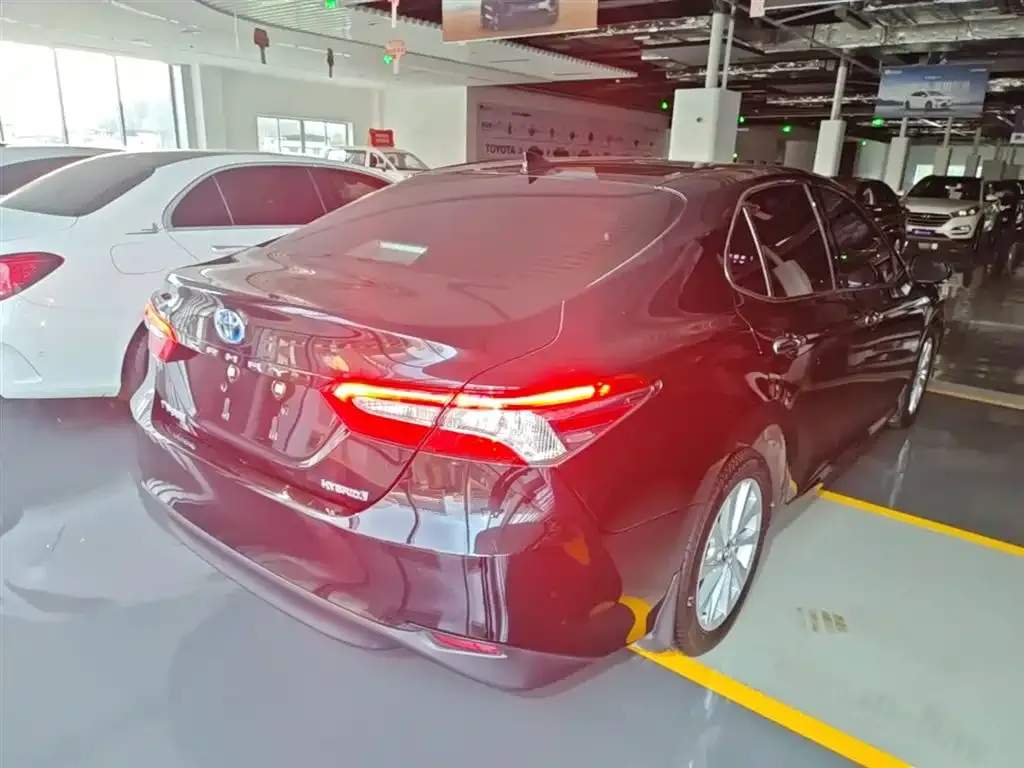 Toyota Camry — фото 10