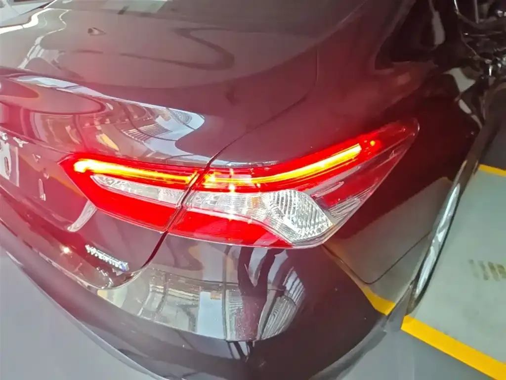 Toyota Camry — фото 3