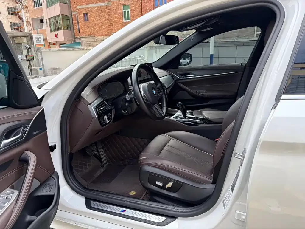 BMW 5 Series 2022 из CN, фото 2