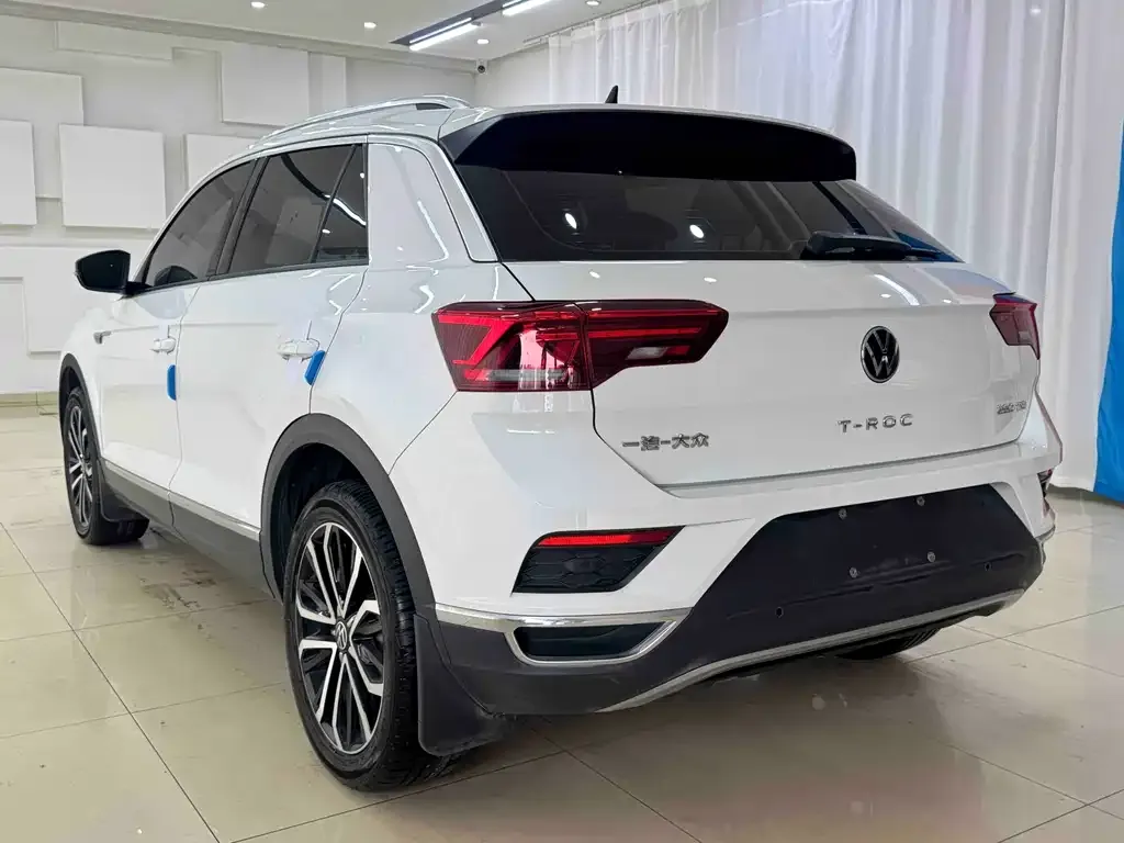 Volkswagen T-Roc — фото 6