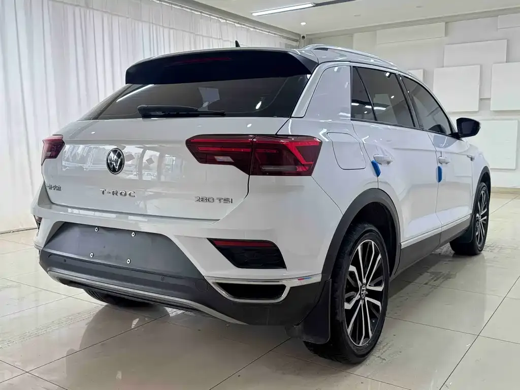 Volkswagen T-Roc — фото 10