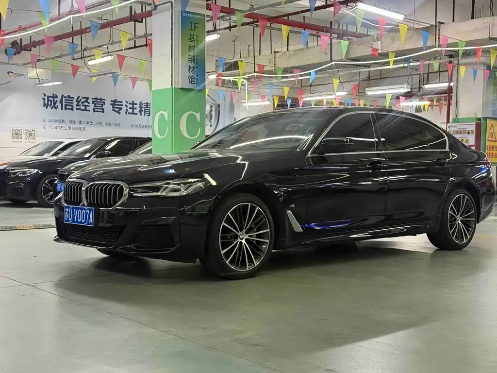 BMW 5 Series — фото 1