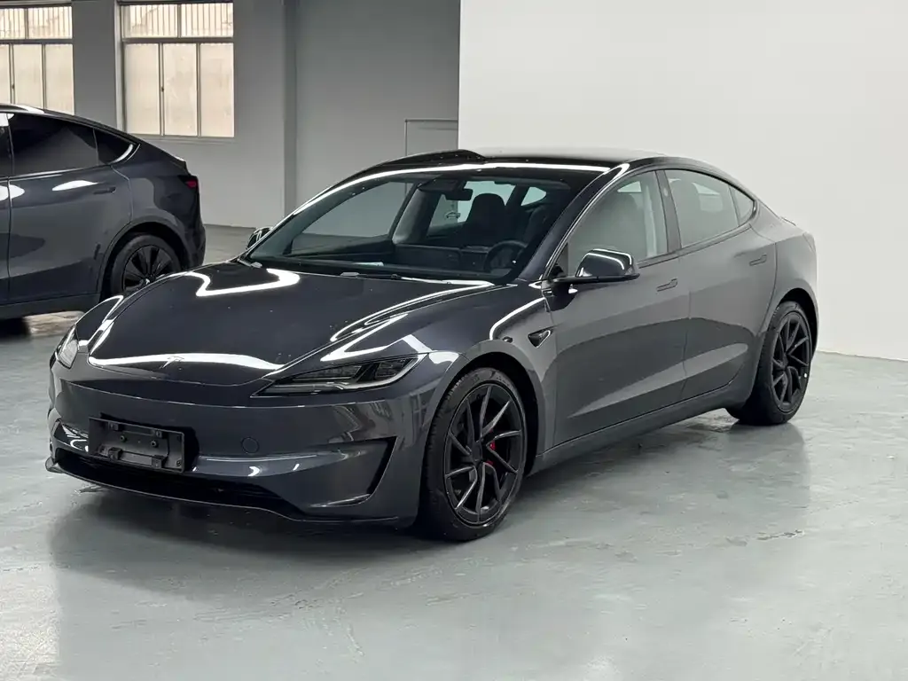 Tesla Model 3 — фото 1