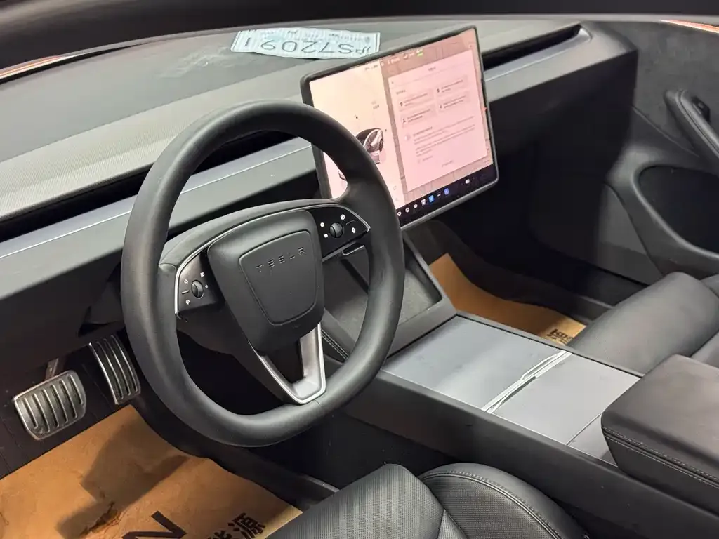 Tesla Model 3 — фото 10