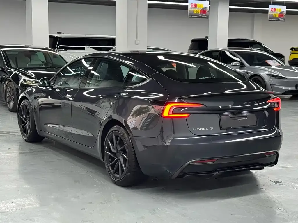 Tesla Model 3 — фото 9