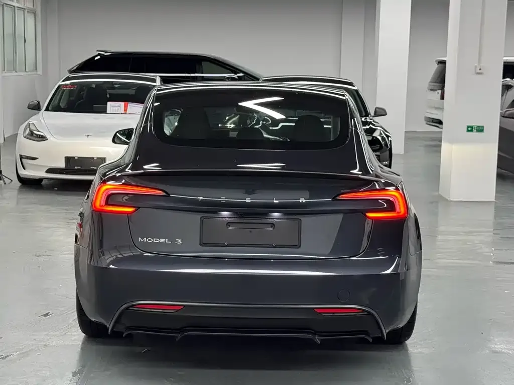 Tesla Model 3 — фото 4