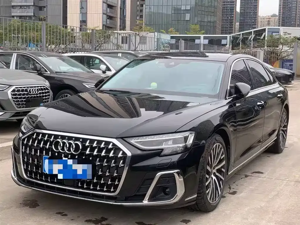 Audi A8 — фото 1