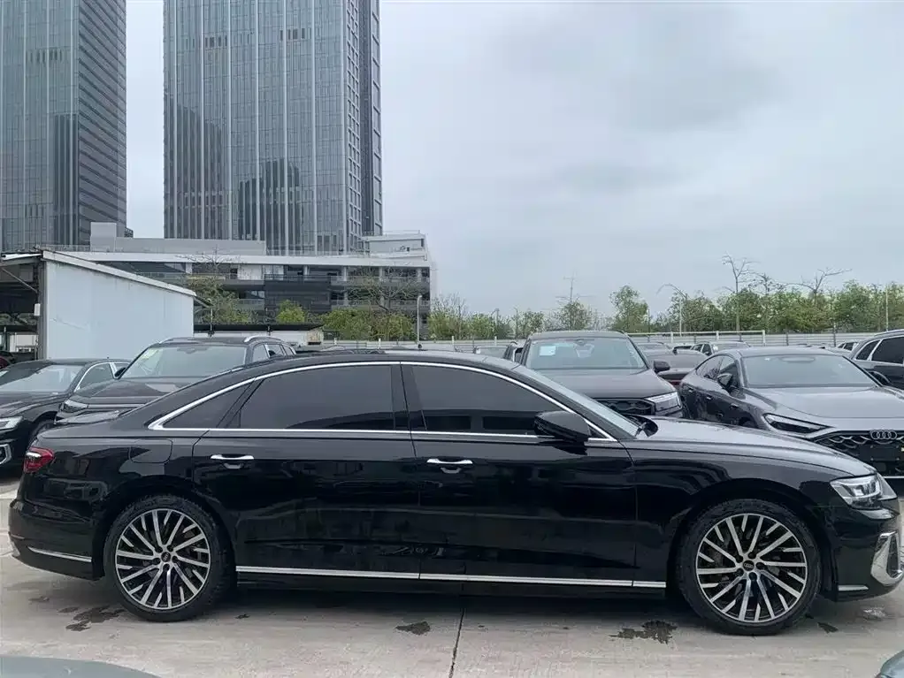Audi A8 — фото 10