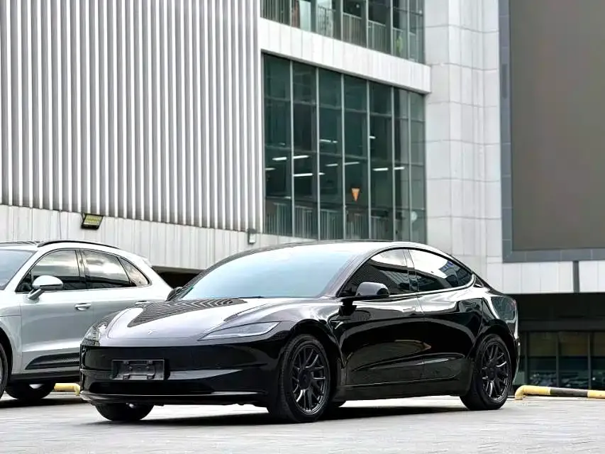 Tesla Model 3 — фото 1