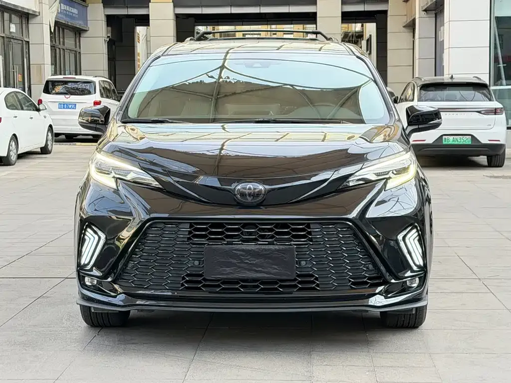 Toyota Sienna — фото 8