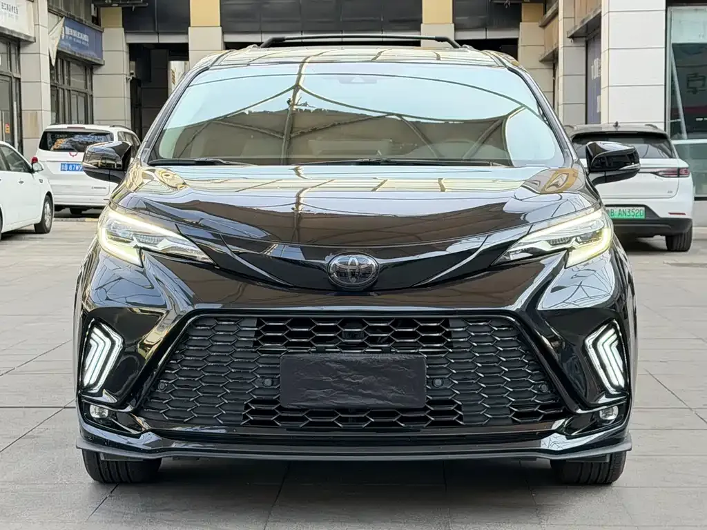 Toyota Sienna — фото 9