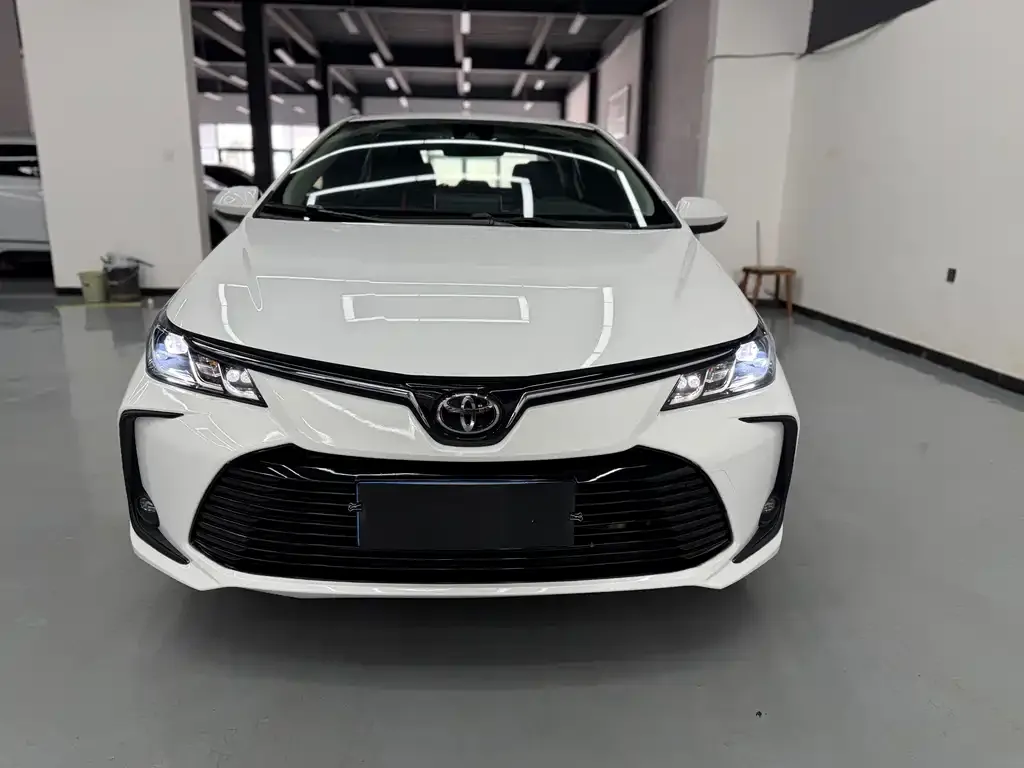 Toyota Corolla — фото 7
