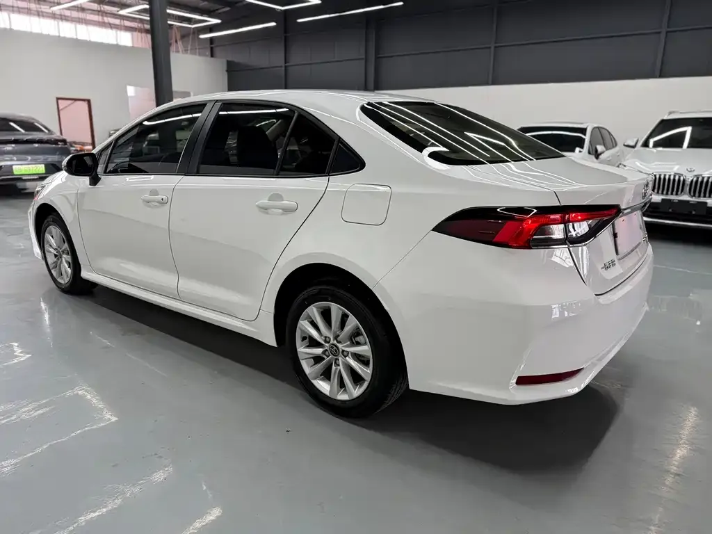 Toyota Corolla — фото 4