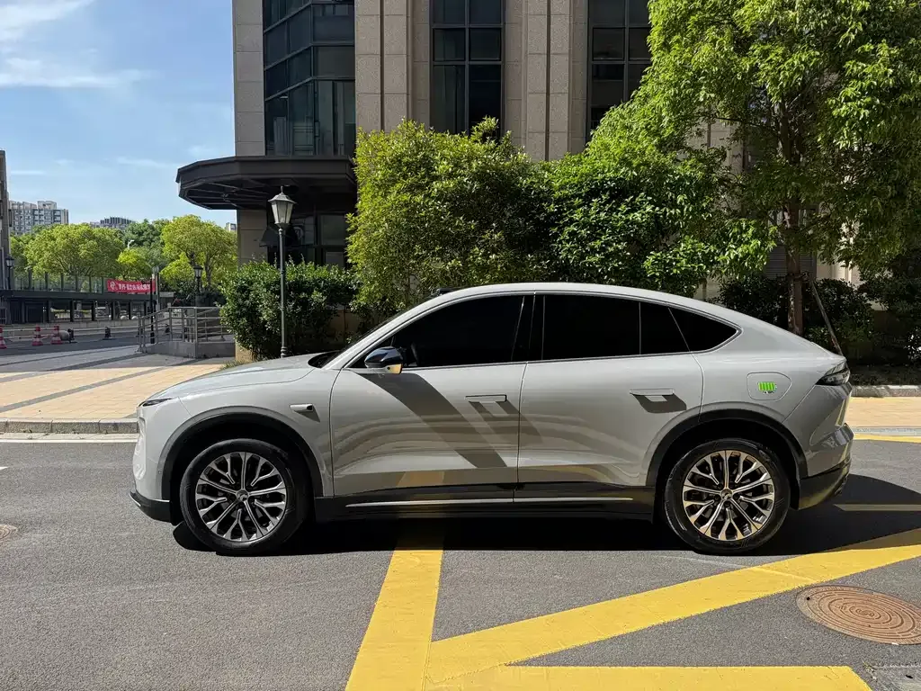 NIO EC6 — фото 10