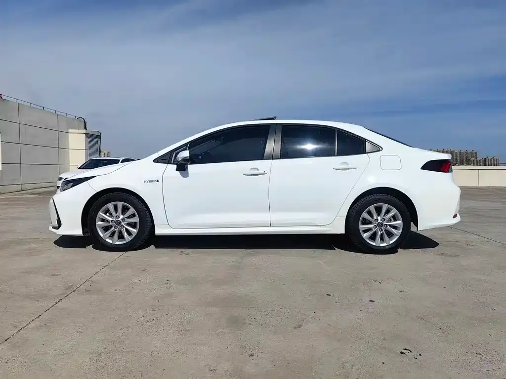 Toyota Corolla — фото 9