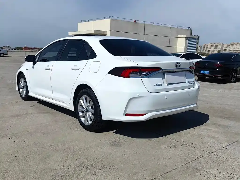 Toyota Corolla — фото 10