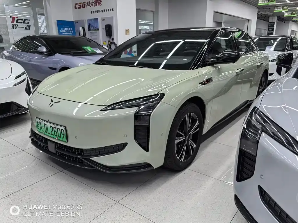Hongqi EH7