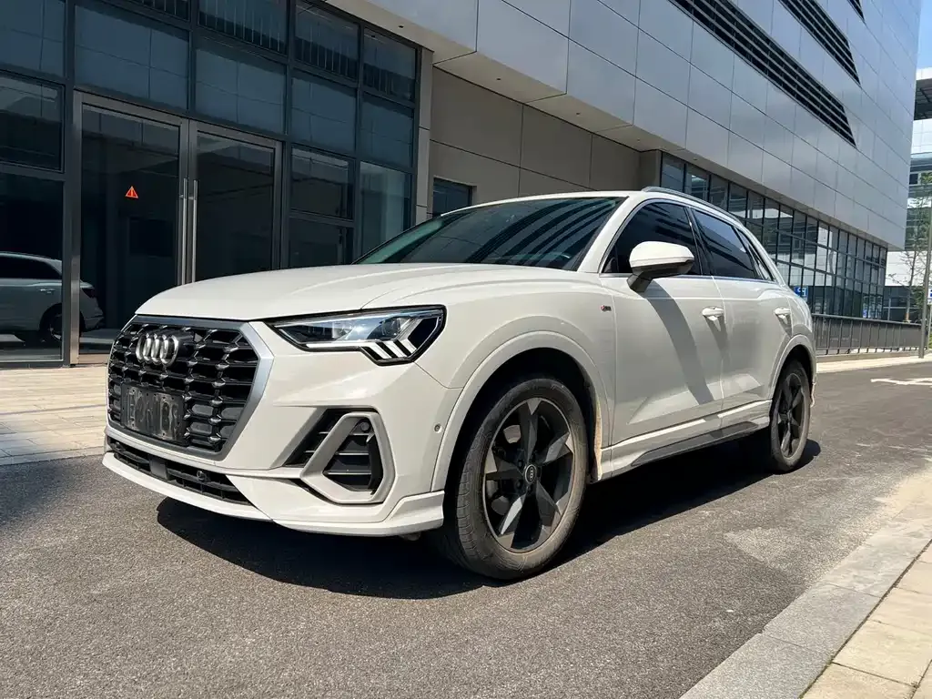 Audi Q3 — фото 1