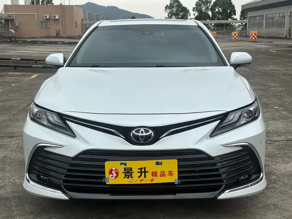 Toyota Camry — фото 7