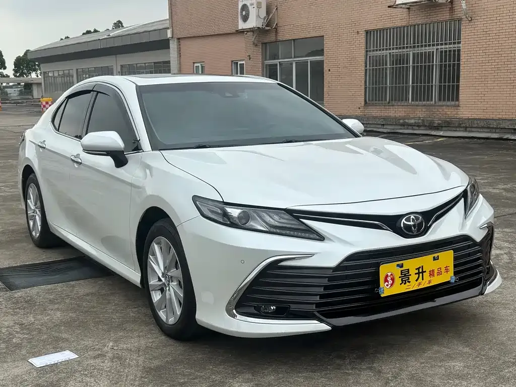Toyota Camry — фото 3