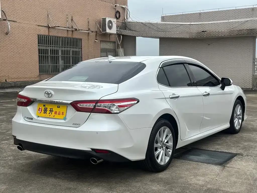 Toyota Camry — фото 8