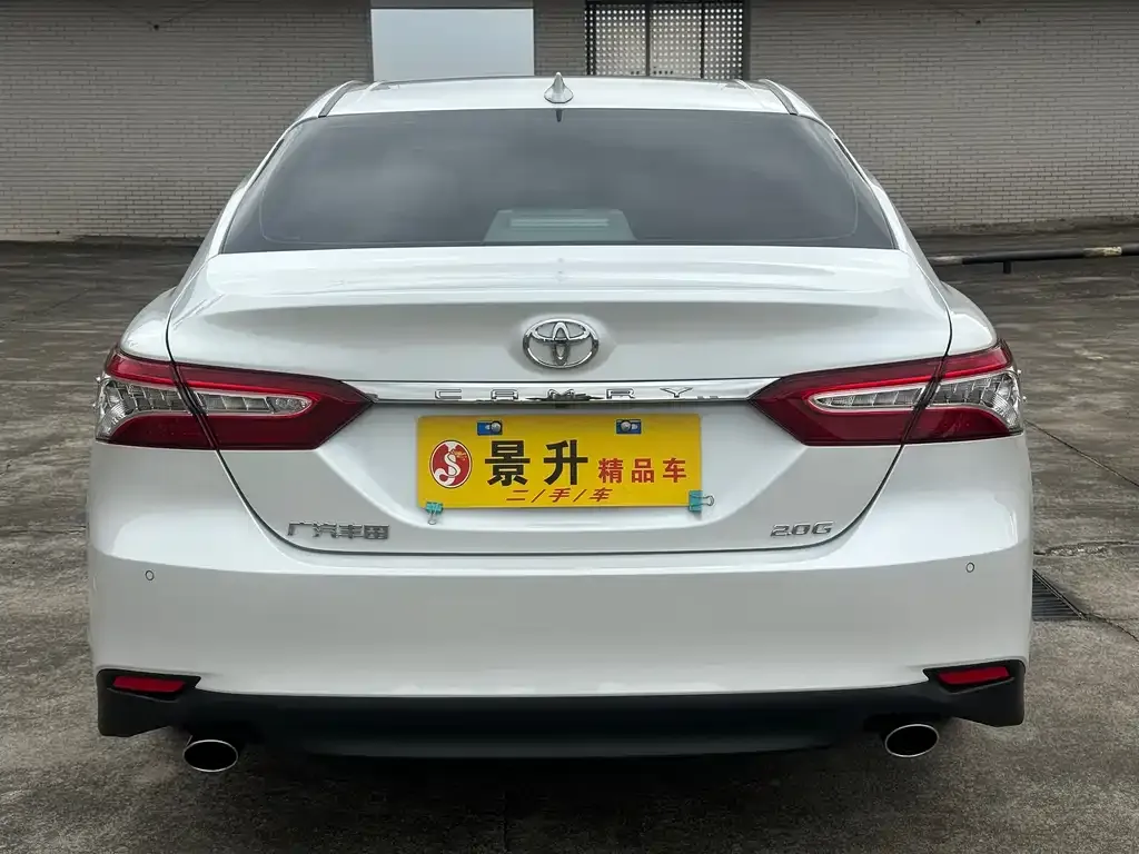 Toyota Camry — фото 10