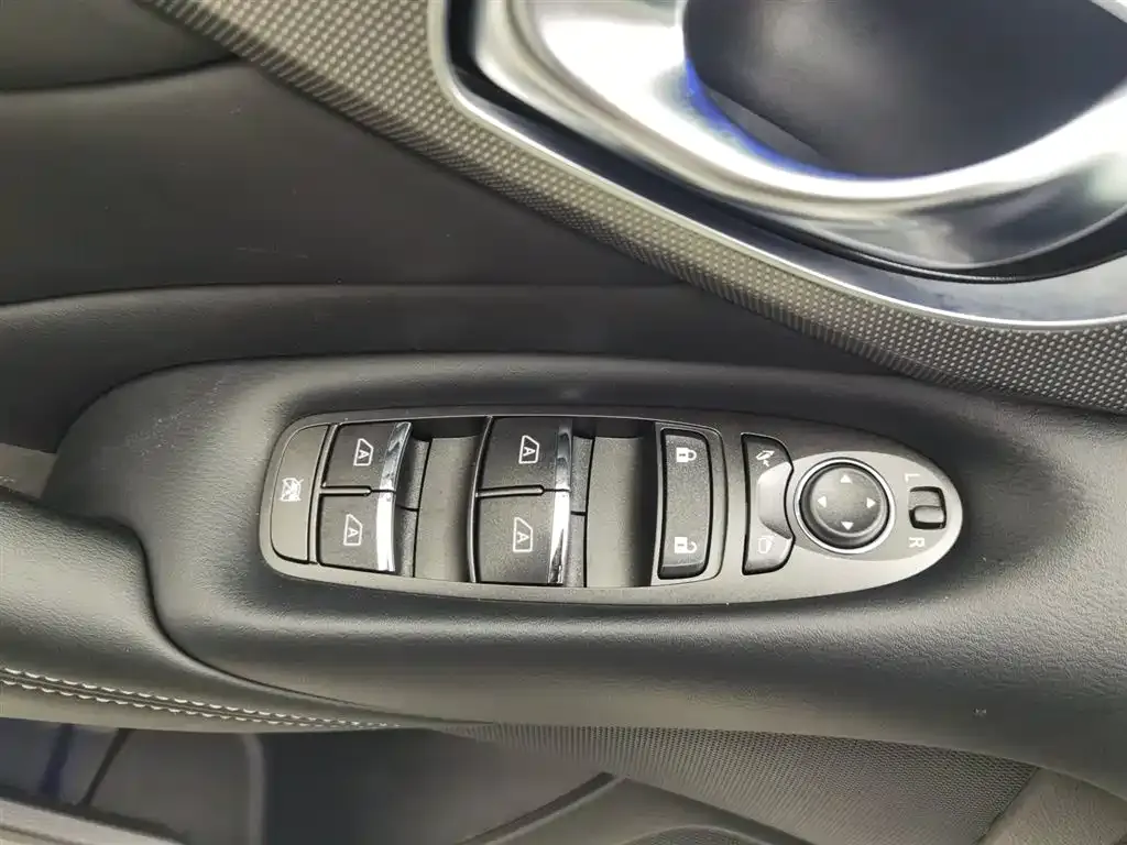 Infiniti Q50L 2023 из CN, фото 8