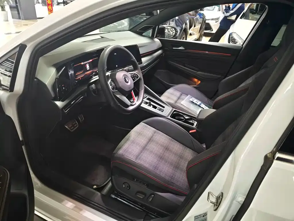 Volkswagen Golf GTI 2023 из CN, фото 2
