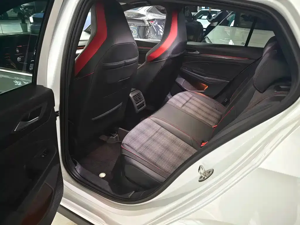Volkswagen Golf GTI 2023 из CN, фото 6