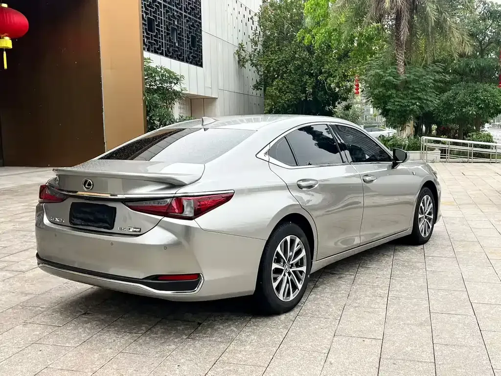 Lexus ES — фото 9