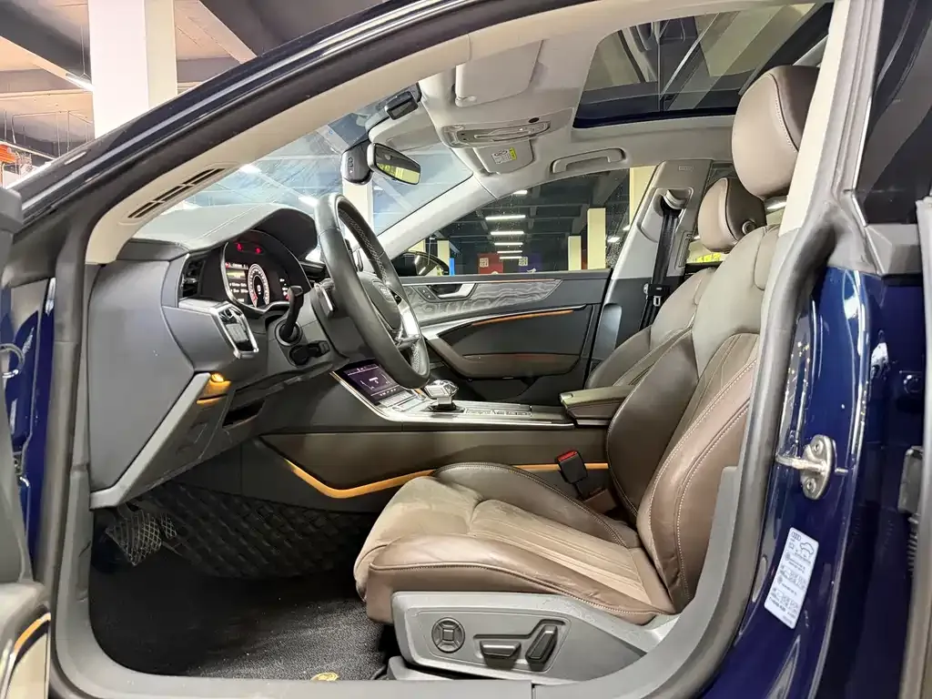 Audi A7L 2023 из CN, фото 4
