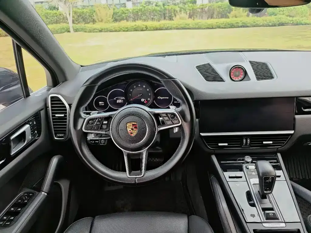 Porsche Cayenne — фото 10