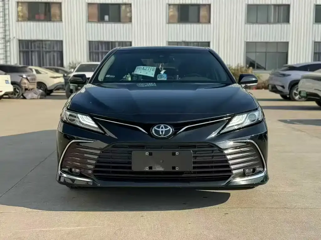 Toyota Camry — фото 3