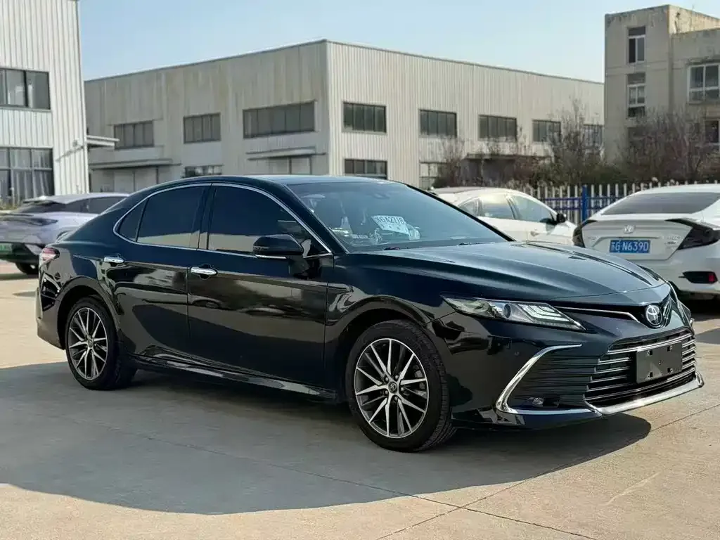 Toyota Camry — фото 7
